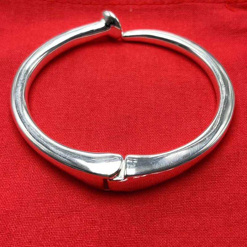 2026 Spain jewelry bracelet, luxury retro and minimalist jewelry set view 3