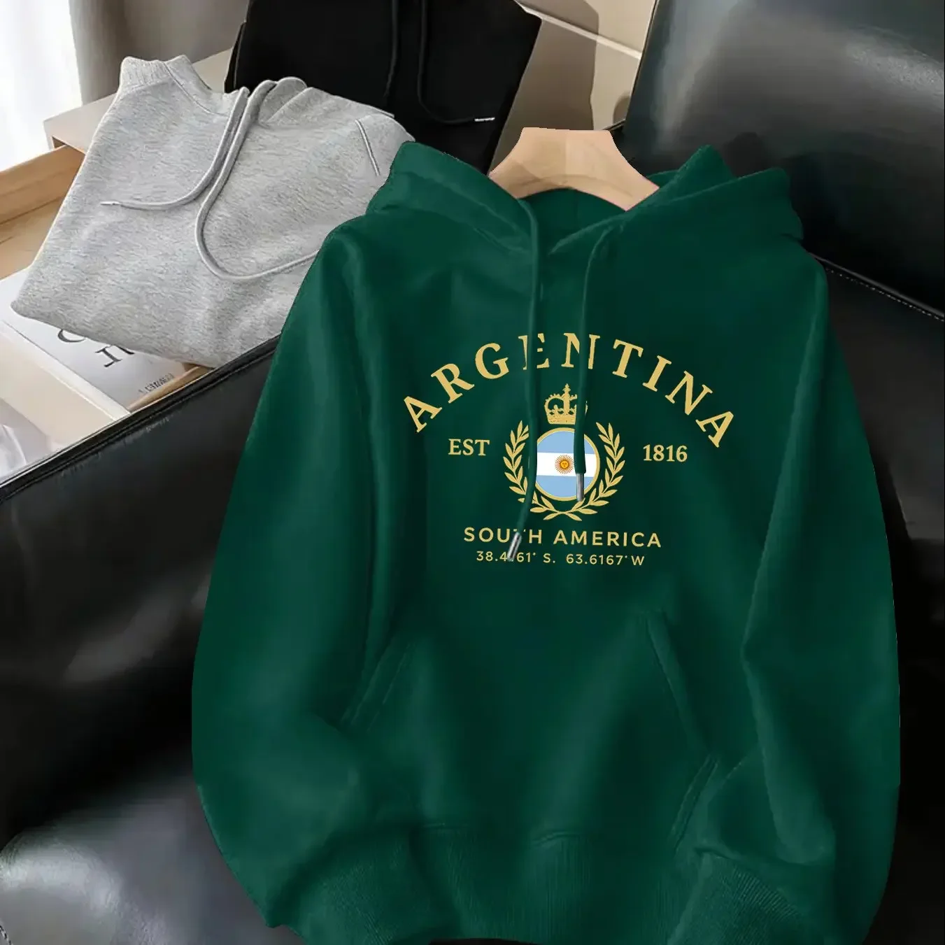 Retro Preppy Style Argentina 1816 National Emblem Flag Coordinates Print Men's Hoodie Casual Sweatshirt for Football Supporters.