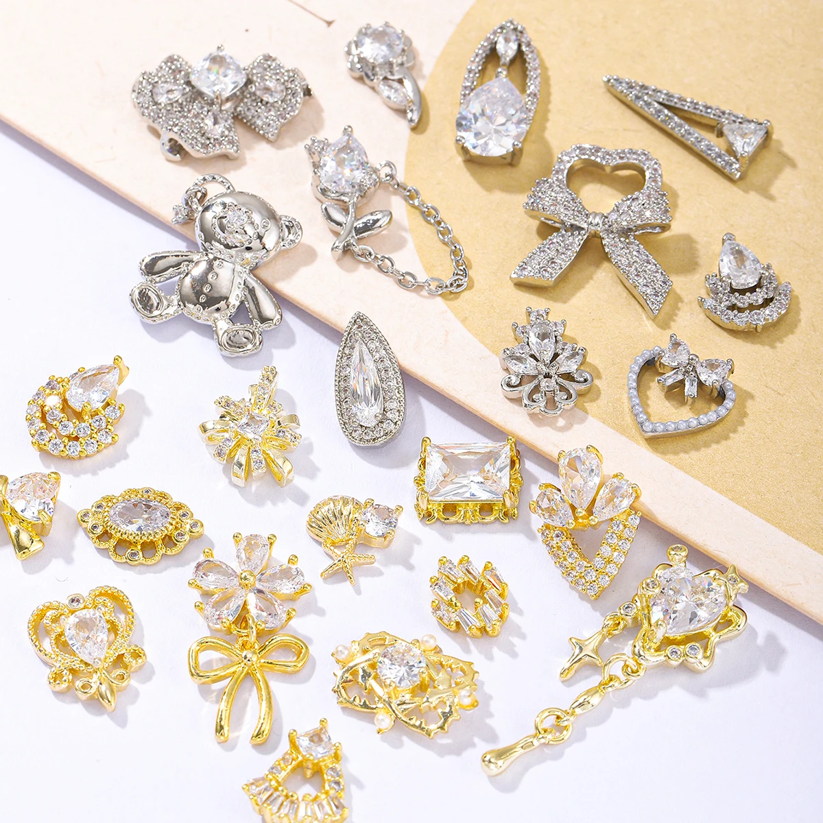 골드 실버 네잎 클로버 러브 및 기타 유럽 및 미국 스타일 혼합 네일 장식, 구리 상감 지르콘, 10 개