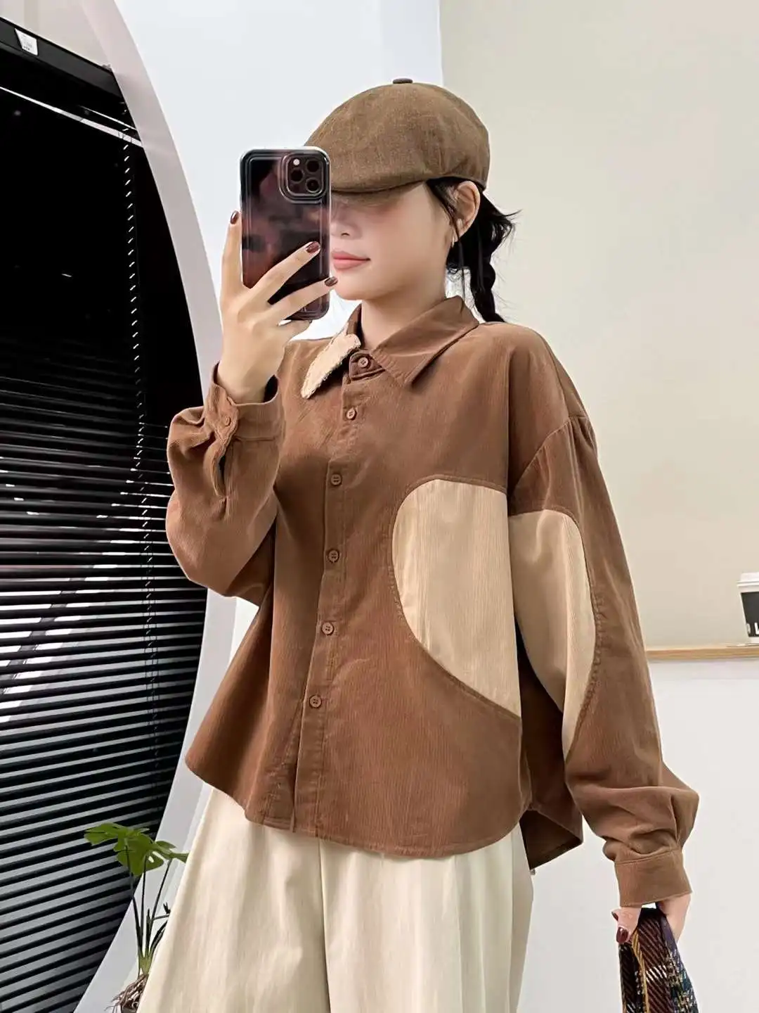 Nuova camicia in velluto a coste a maniche lunghe in cotone autunno 20225, patchwork da donna con colletto rovesciato, camicetta ampia per la riduzione dell'età della ragazza Mori T5O083CC