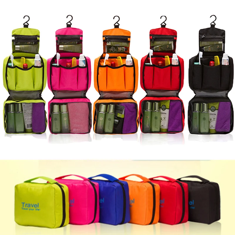 Seleccionado para su estilo de diseño minimalista coreano, esta bolsa de almacenamiento de viaje multifuncional para mujer hecha con tela Oxford engrosada de alta densidad 300D, un bolso portátil de gran capacidad con un innovador colgante + plegable de doble modo. Se puede colgar en un gancho de baño de hotel para un fácil acceso y plegar directamente para que no ocupa espacio en la maleta. El diseño de mano favoriza la portabilidad, lo hace fácil de llevar al salir, ofrece un atractivo estético y la practicidad como un gran compañero de viaje para mujeres