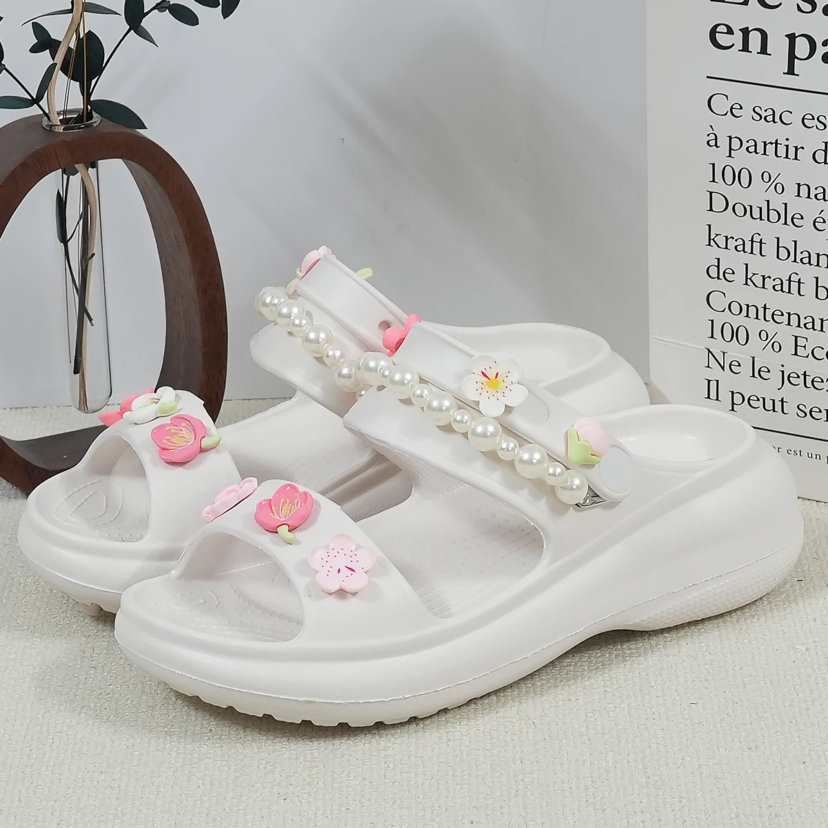 

Модные популярные семейные тапочки с жемчужной цепочкой и вишневым цветом, новые нескользящие сандалии на плоской подошве для мальчиков и девочек с мягкой подошвой 811