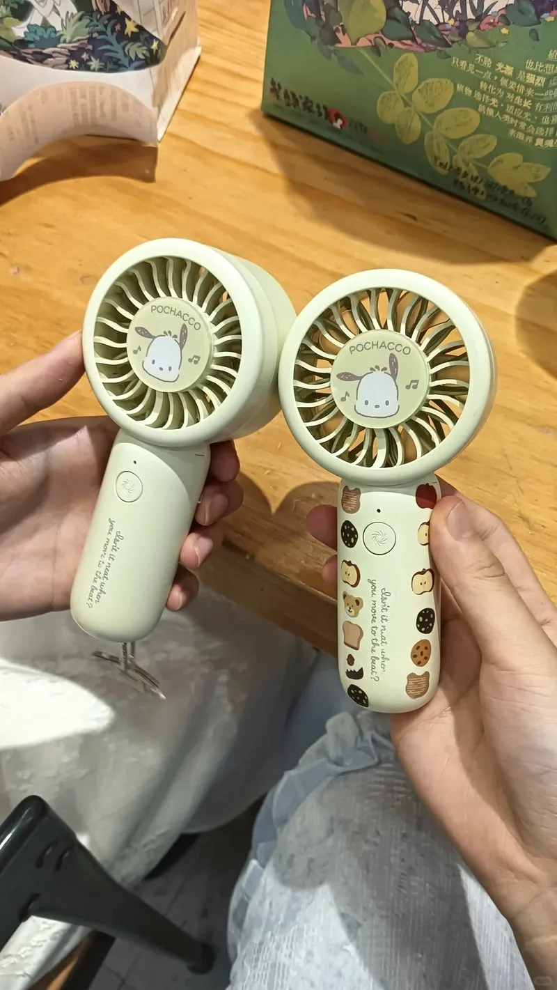Miniso Turbocompresso Mini Turbo Palmare Piccolo Ventilatore Usb Silenzioso Studente da Ufficio Kuromi Melody Cinnamoroll Regalo di Compleanno