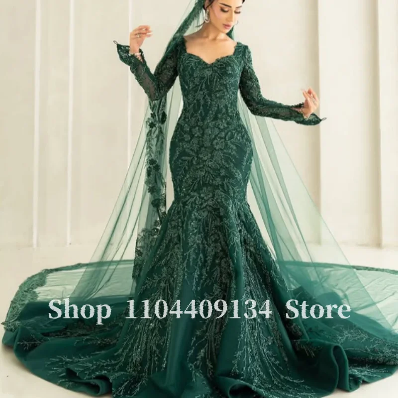 Dunkelgrünes Arabisches Brautkleid im Meerjungfrauenstil mit Herzausschnitt, Muschelhalsausschnitt, Langen Ärmeln, Spitzenapplikationen und Kathedralenschleppe, Hochzeitsoutfit nach Maß