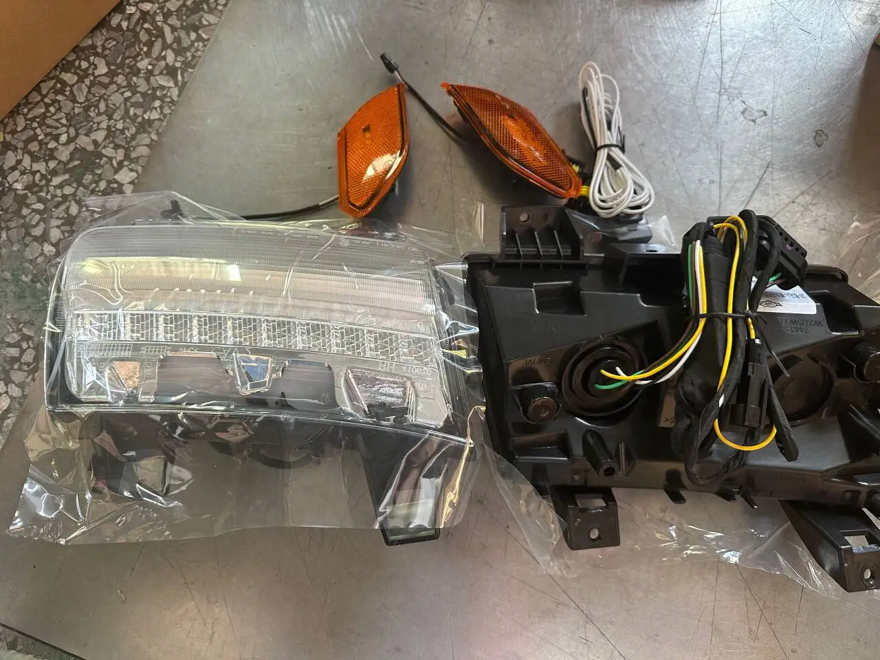 

SXMA JL1152-3 Led Fender Indicator for Jeep JL Wrangler 2018+