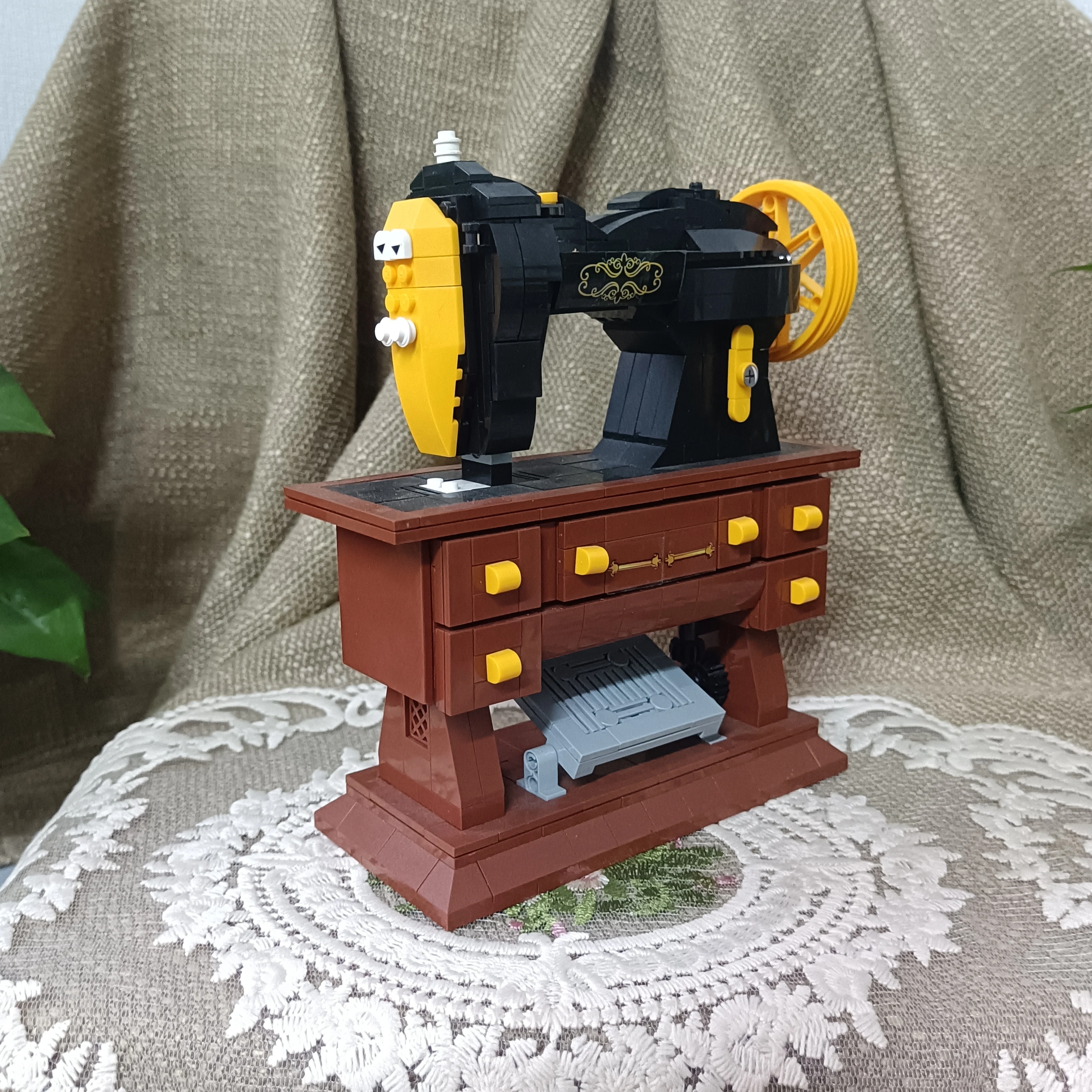 Vintage Sewing Machine Building Blocks: DIY 3D Model for Kids and Adults, Construction Toy, Perfect Gift for Vintage Enthusiasts