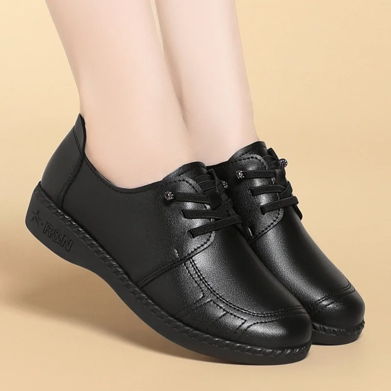 

Универсальные дышащие удобные туфли без шнуровки из натуральной кожи, женские лоферы, осень-зима 2025 года, обувь на меху для мамы, повседневная работа