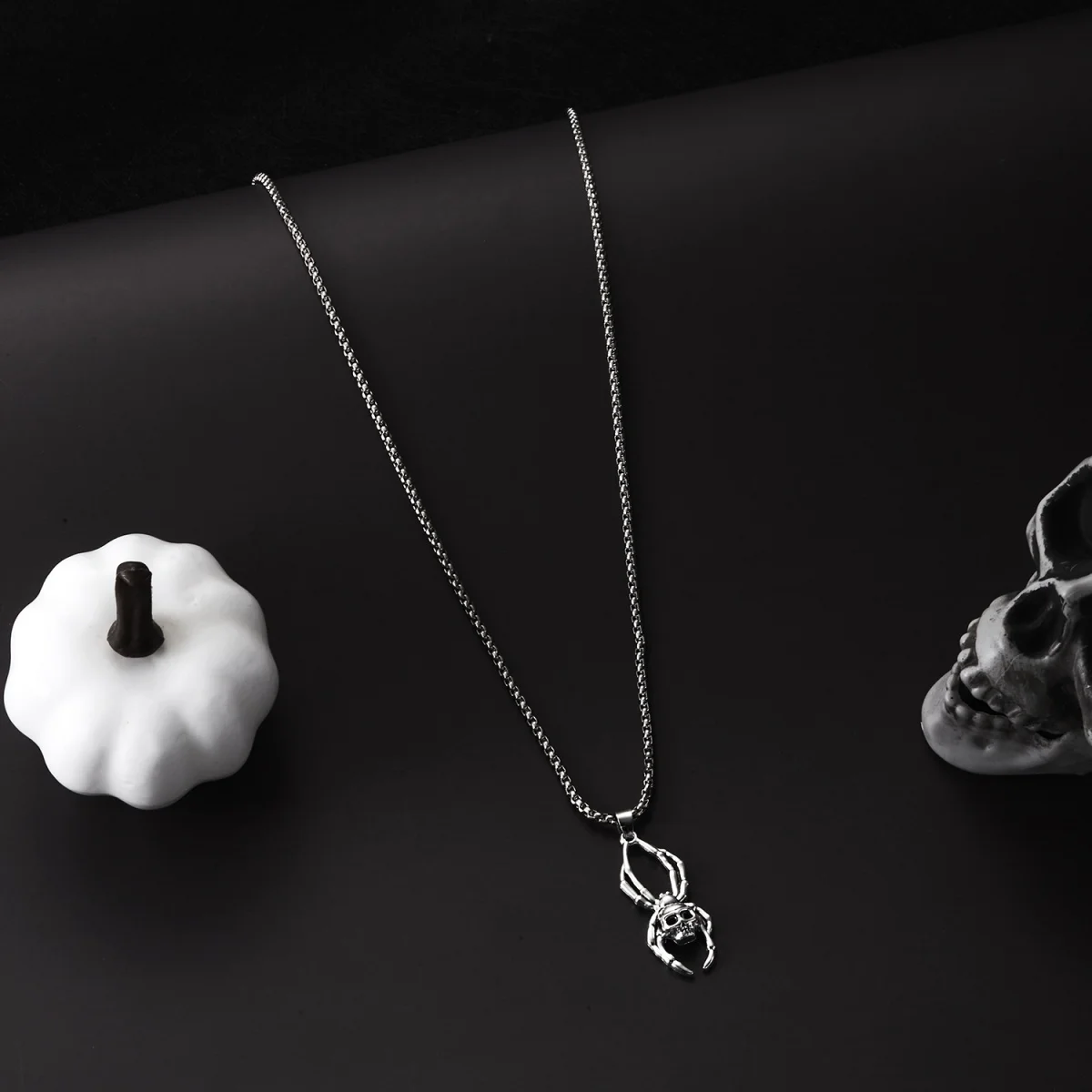Halloween Halskette Vintage Schädel Skelett Hand Klaue Spinnennetz Anhänger Lange Kette Halsband Für Frauen Männer Gothic Statement Schmuck