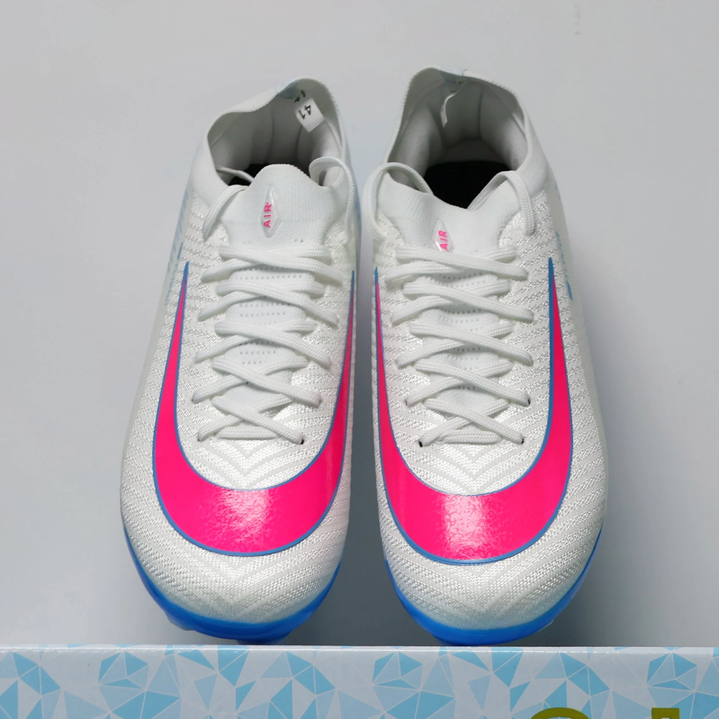 8516 High Quality Mens Soccer Shoes TF/FG Non-Slip Turf Soccer Cleats for Kids Training Football Boots Chuteira Campo 35-46