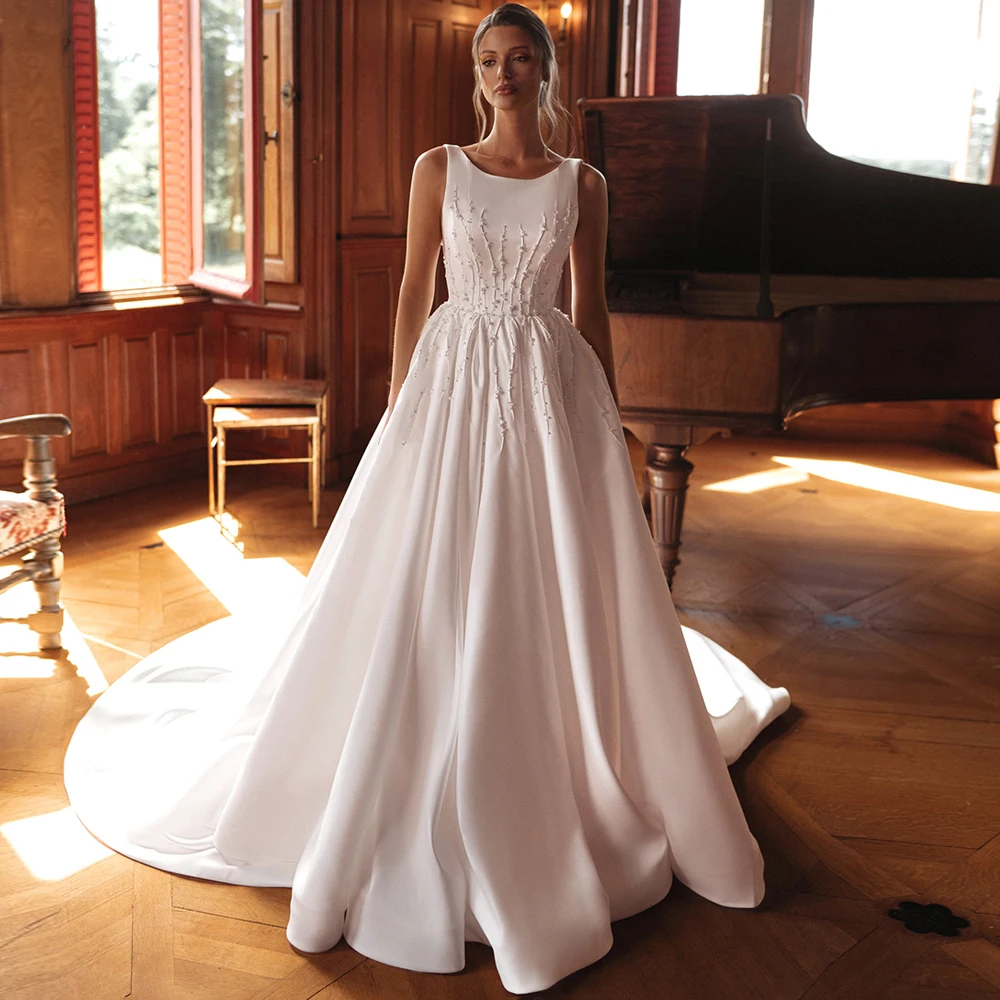 ใหม่ผู้หญิงชุดเจ้าสาวที่กําหนดเอง Scoop คอแขนกุดไข่มุกประดับด้วยลูกปัดสายกวาดรถไฟเจ้าสาวชุดแต่งงาน Gowns