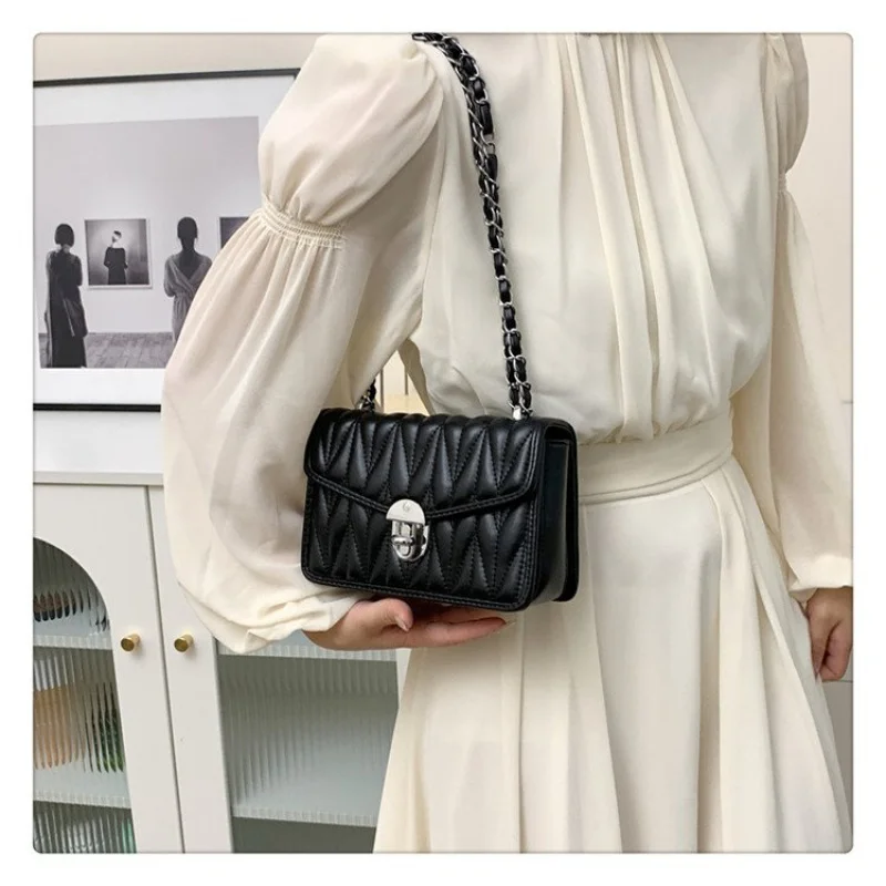 

Luxury Women's Messenger Bag Crafted From Star-Printed Leather Boasting Paris Casual Vintage Style​