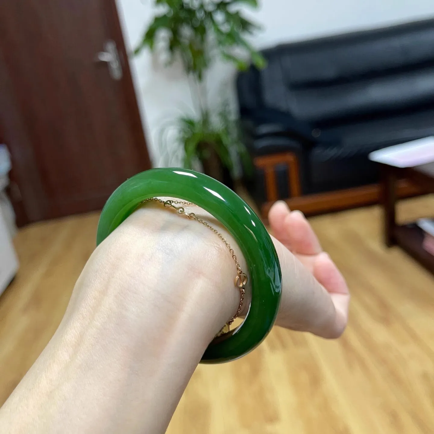Pulsera de jadeíta verde espinaca para mujer, pulsera de jadeíta verde hielo, barra redonda gruesa, estilo joven