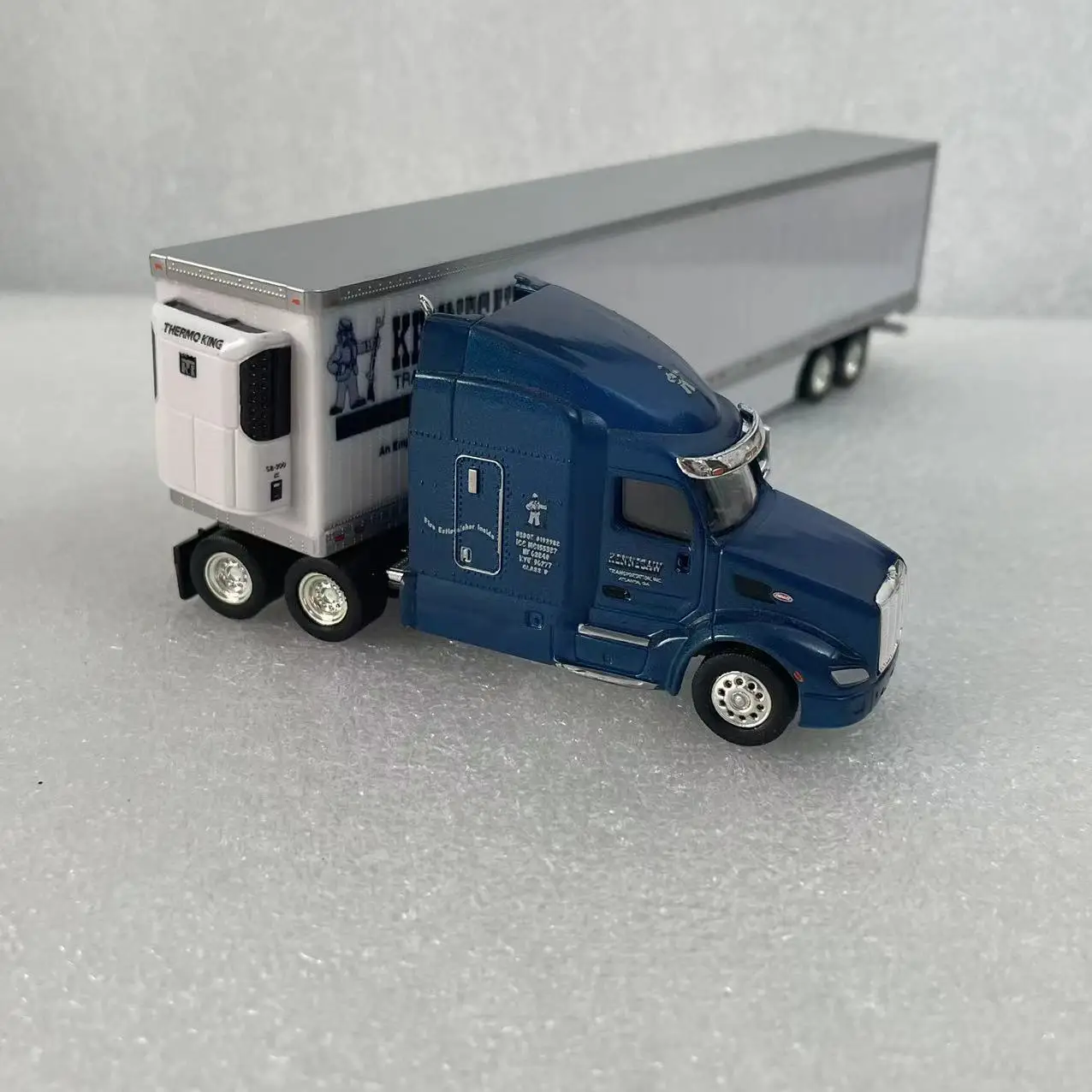 Peterbilt 579 American Truck Model Toy 1:87 American Flagship Model Series Heavy Duty Freight Vehicle Children's Toy Defective