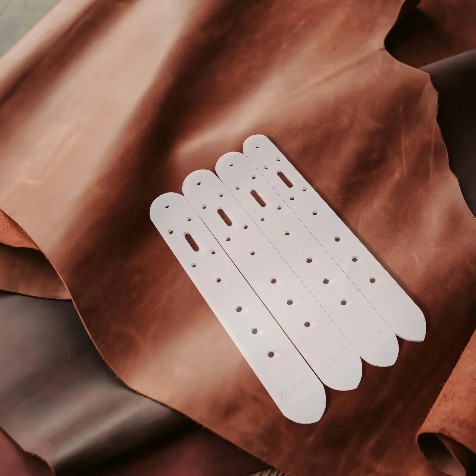 

4Pcs Belt Punch Marking Template Robust Hole Punch Locator for Straight Evenly Spaced Holes Travel-Friendly Belt Hole Guide DIY