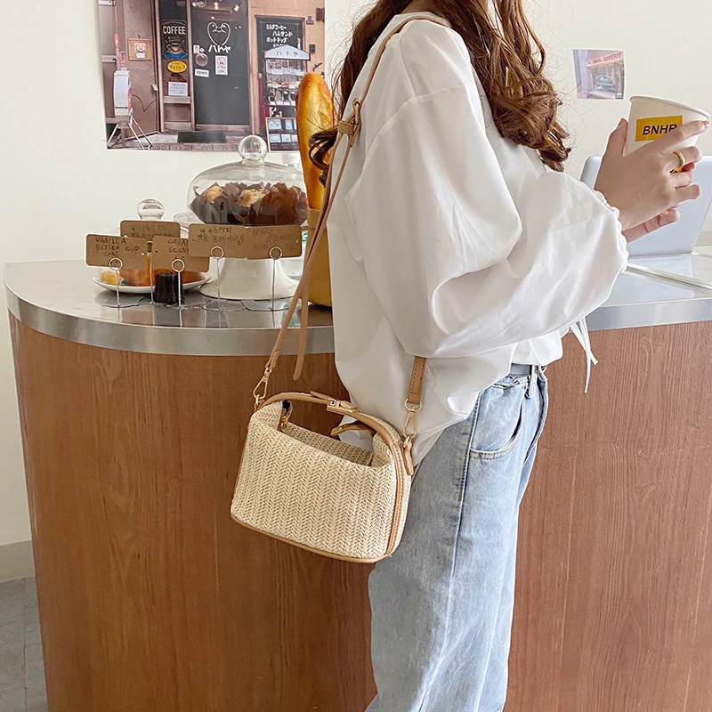 Summer Woman Trendy Shoulder Bag Small Straw Handbag Woven Bucket Crossbody Bag Casual Seaside Beach Bag Gilrs Handle Tote