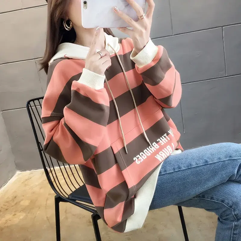 

Тонкая толстовка с капюшоном для женщин, большие размеры, свободная футболка в радужную полоску с длинными рукавами, нижние толстовки