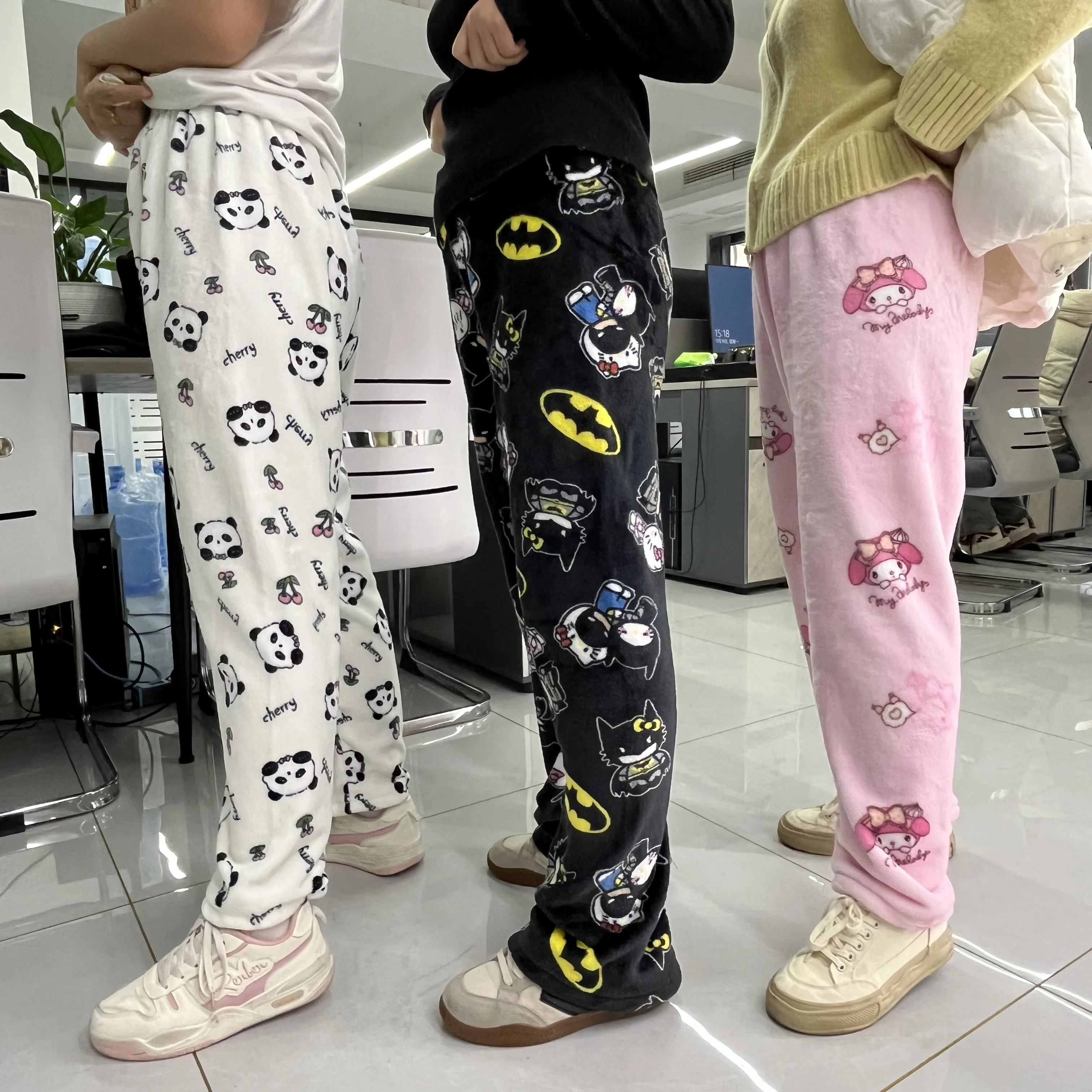 Sanrio Hello Kitty Anime Peripheral Batman Panda Weihnachtsserie Weiche Pyjama Melody Hose Warme lässige Flanellhose Kleidung ﻿