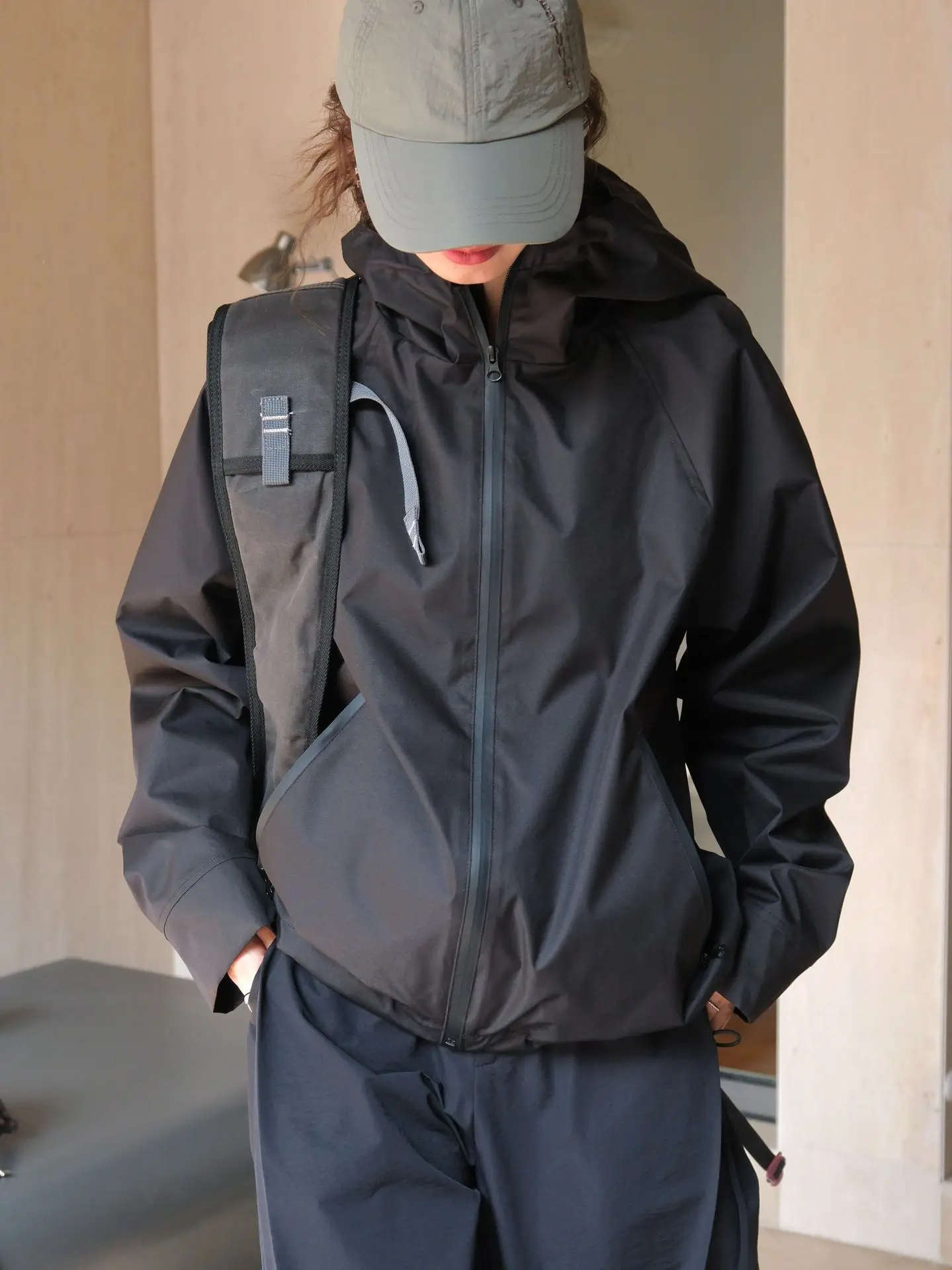 Autumn and winter women\'s casual solid color loose hooded jacket