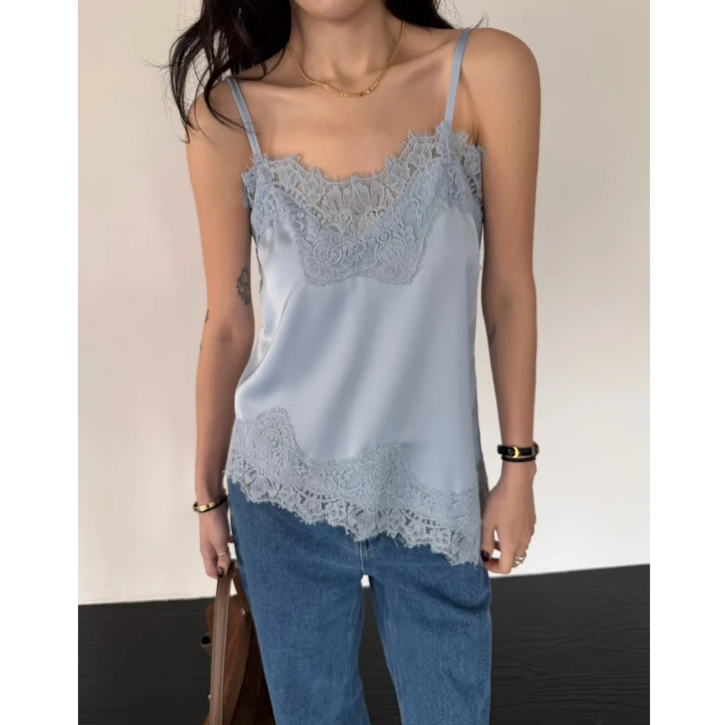 

Chic Summer New Style Sexy Heavy Lace Trim Satin Unusual Hem Strap Vest Top Women Korean Style Regular Fit Medium Softness