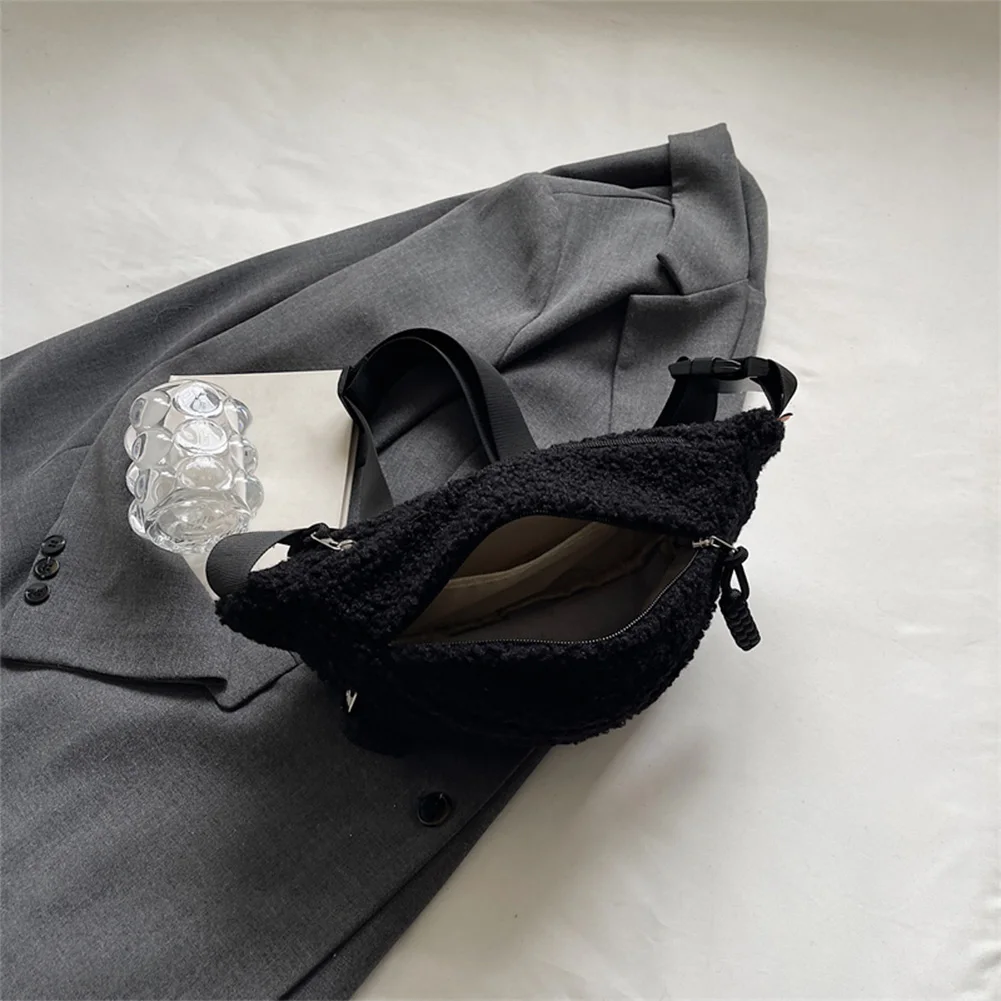 

Fleece Sherpa Crossbody Bag for Women Mini Everywhere Belt Bag Winter Plush Waist Bag Cute Bum Hip Waist Pack Waist Bum Bag Pack