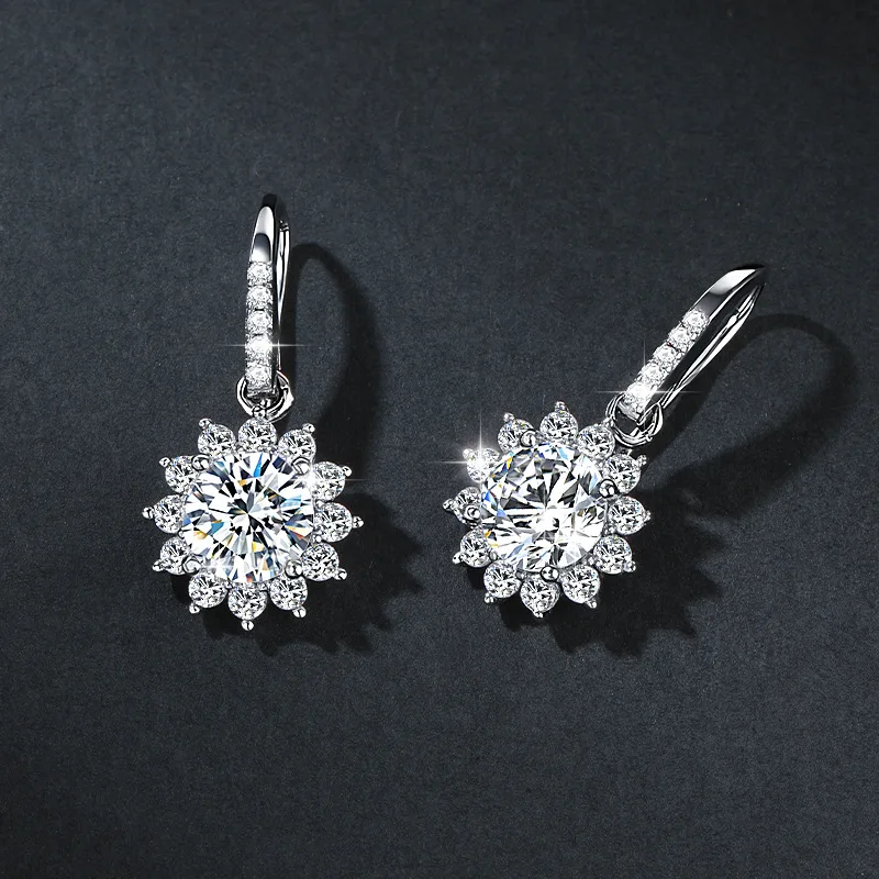 

Серьги-кольца с муассанитом 0.5-1 карат из стерлингового серебра 925 пробы, в форме цветка, для женщин, свадебные украшения