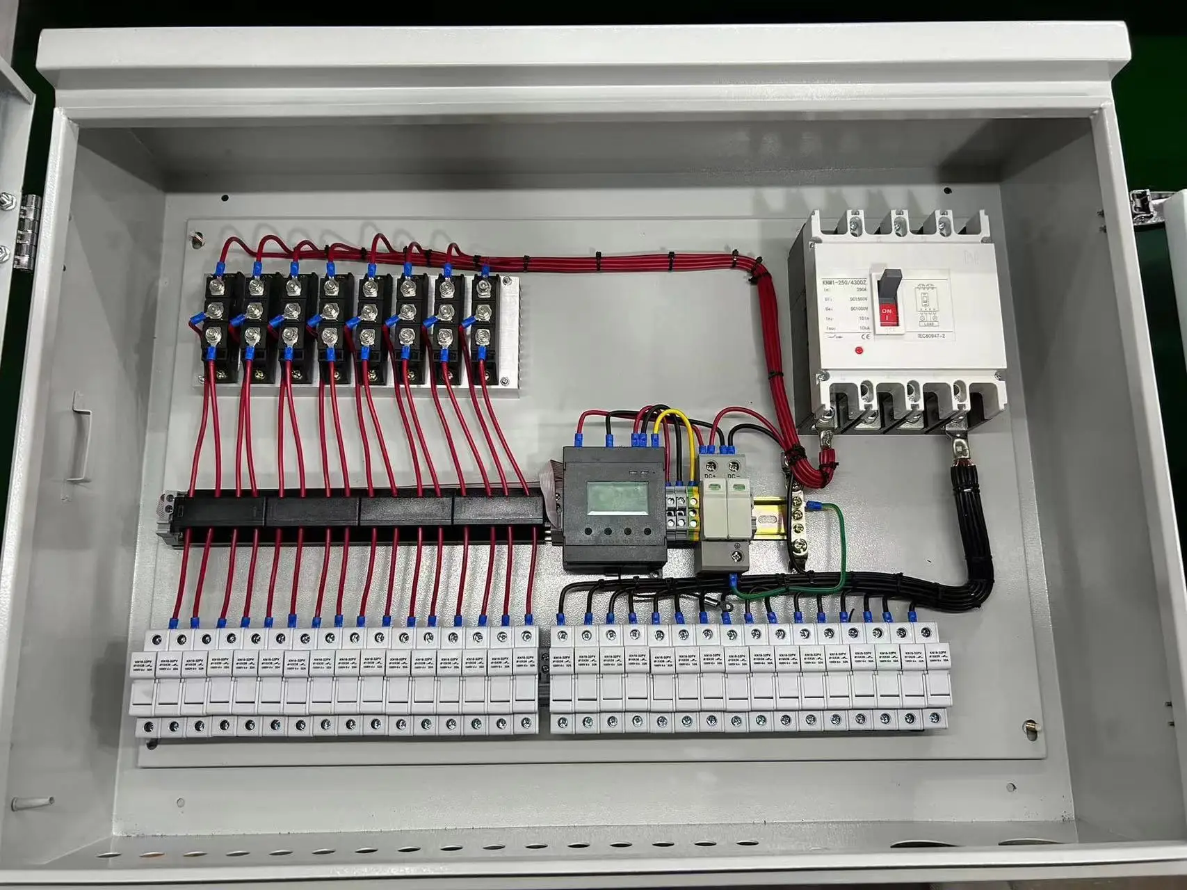 Kinee 1000V 1500V 8 10 12 16 24 String Box Solar Combiner Box