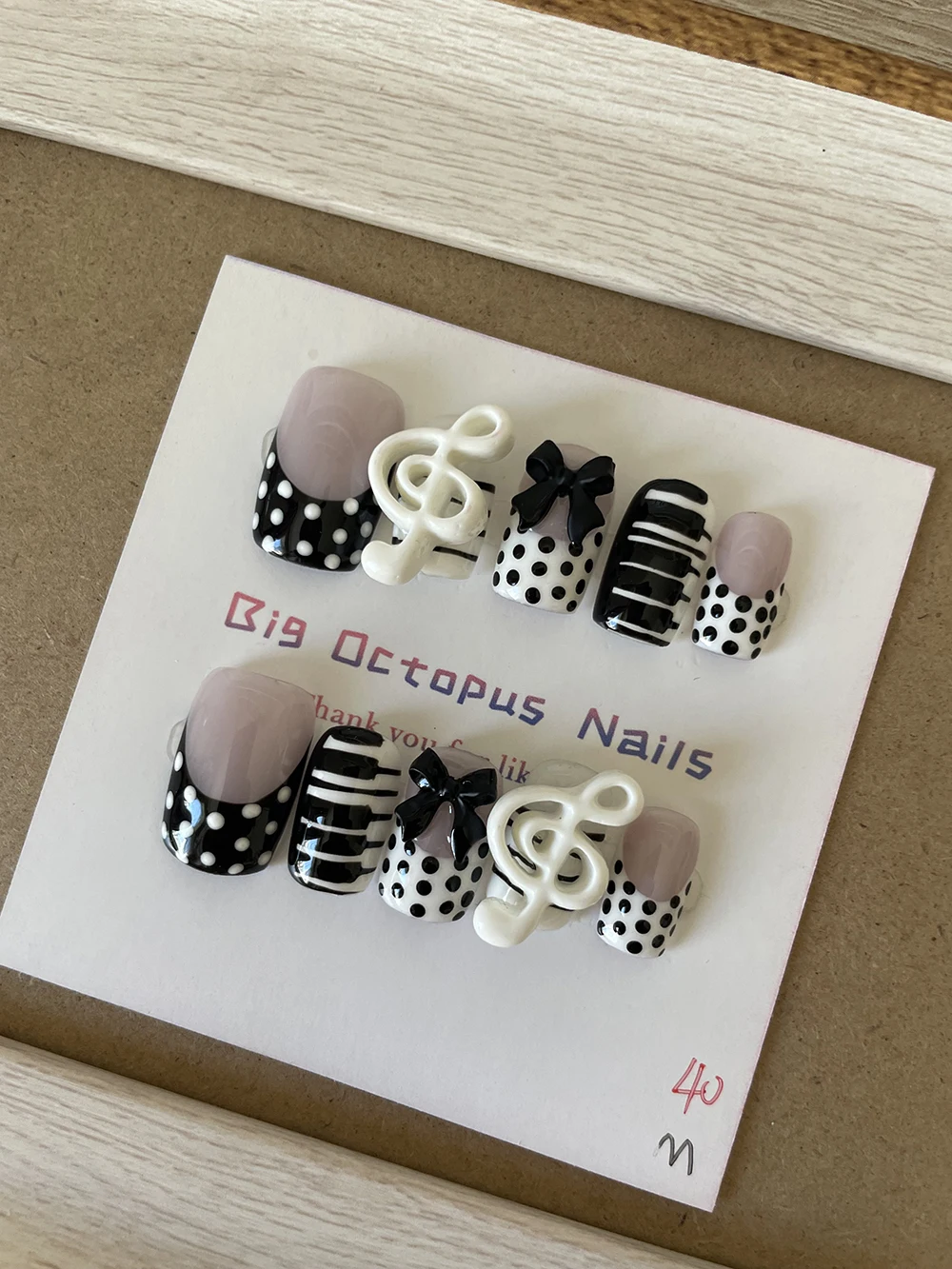 M Size Special Offer Gentle French Hand-drawn Bow Pearl Glitter Tulip Fake Nail Stars Dot Line Butterfly Handmade Nail Art view 4
