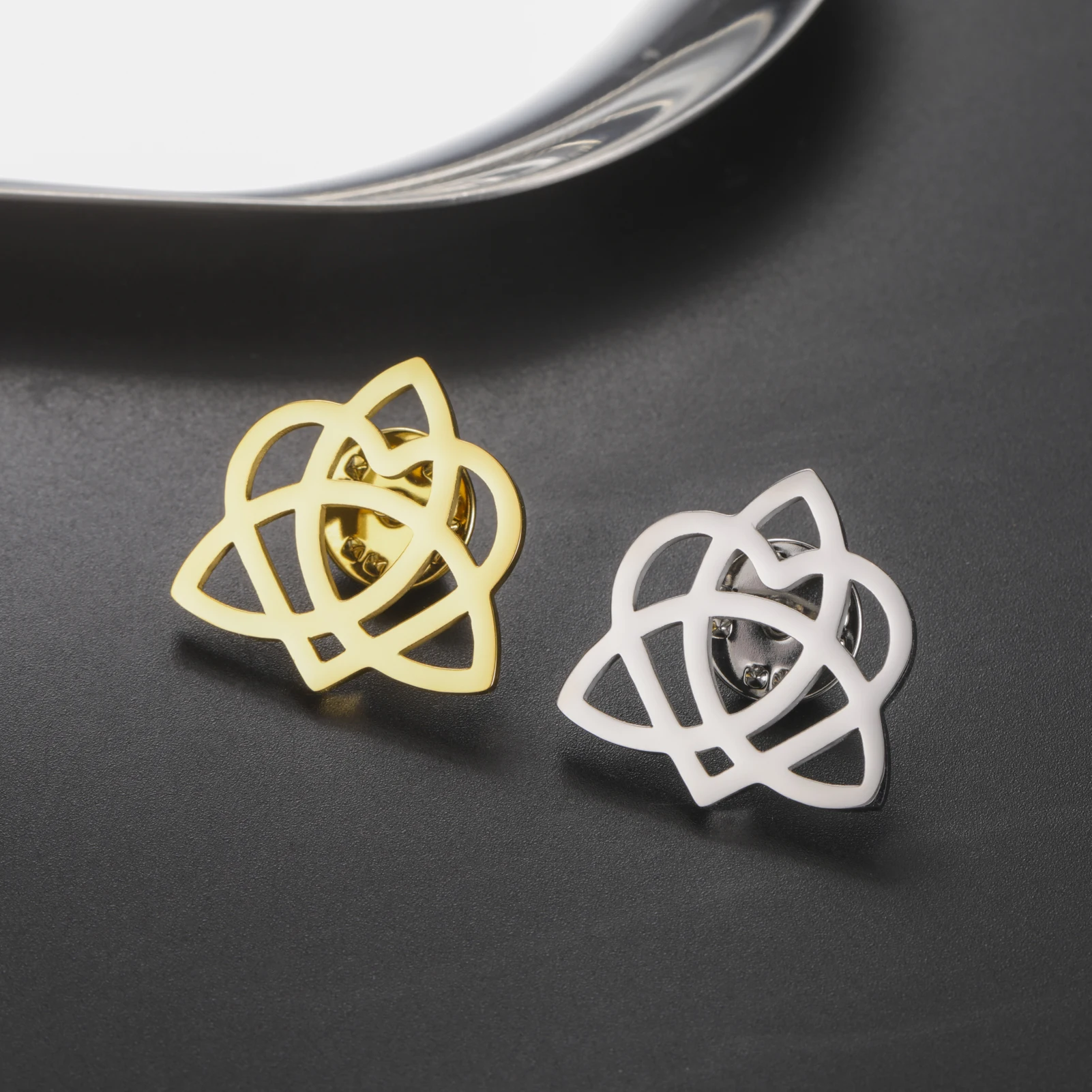 Skyrim Irish Knot Brosche für Damen Herren Edelstahl Hemd Anzug Abzeichen Pin Amulett Vintage Accessoires Großhandel