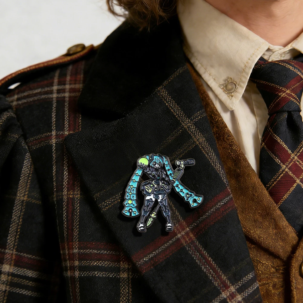 Virtuelle Vocaloid-Figur und Necrons-Fusion Mechanische Ästhetik Brosche Gotischer Doppelschwanz-Idol Anstecknadel Rucksack Hut Accessoire – Detail 10