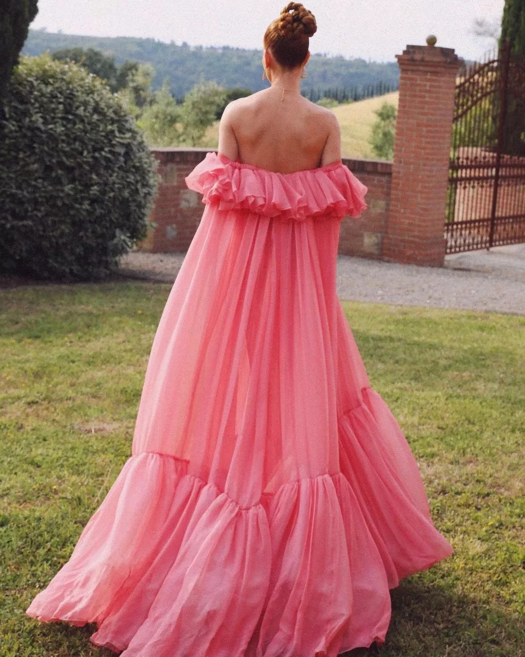 Abiti da ballo in Chiffon rosso anguria personalizzati a vita alta con spalle scoperte abito da sera formale abiti da sposa a strati