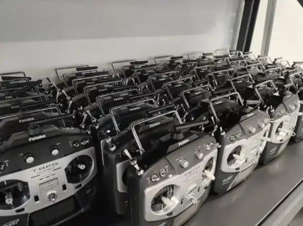 Futaba T8FG 14CH FASST 2,4 GHz 2,4 g Sender Radiosystem 90 % neu für RC Hubschrauber Multicopter Drohne