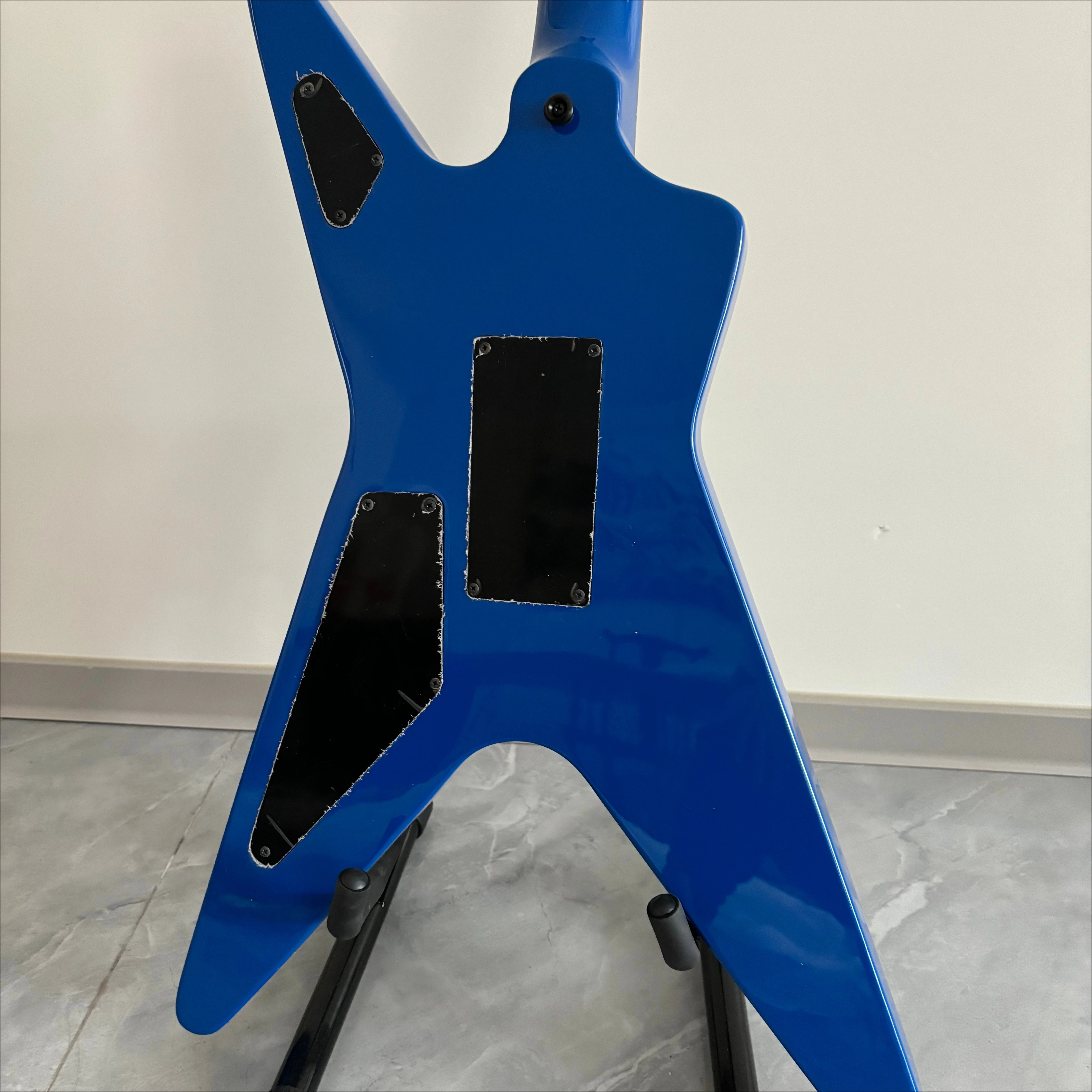 Electric Guitar Classic Metal Alien Sharp Blue-Black Lightning Finish Solid Mahogany Body HH Pickups Double-Locking Tremolo view 5