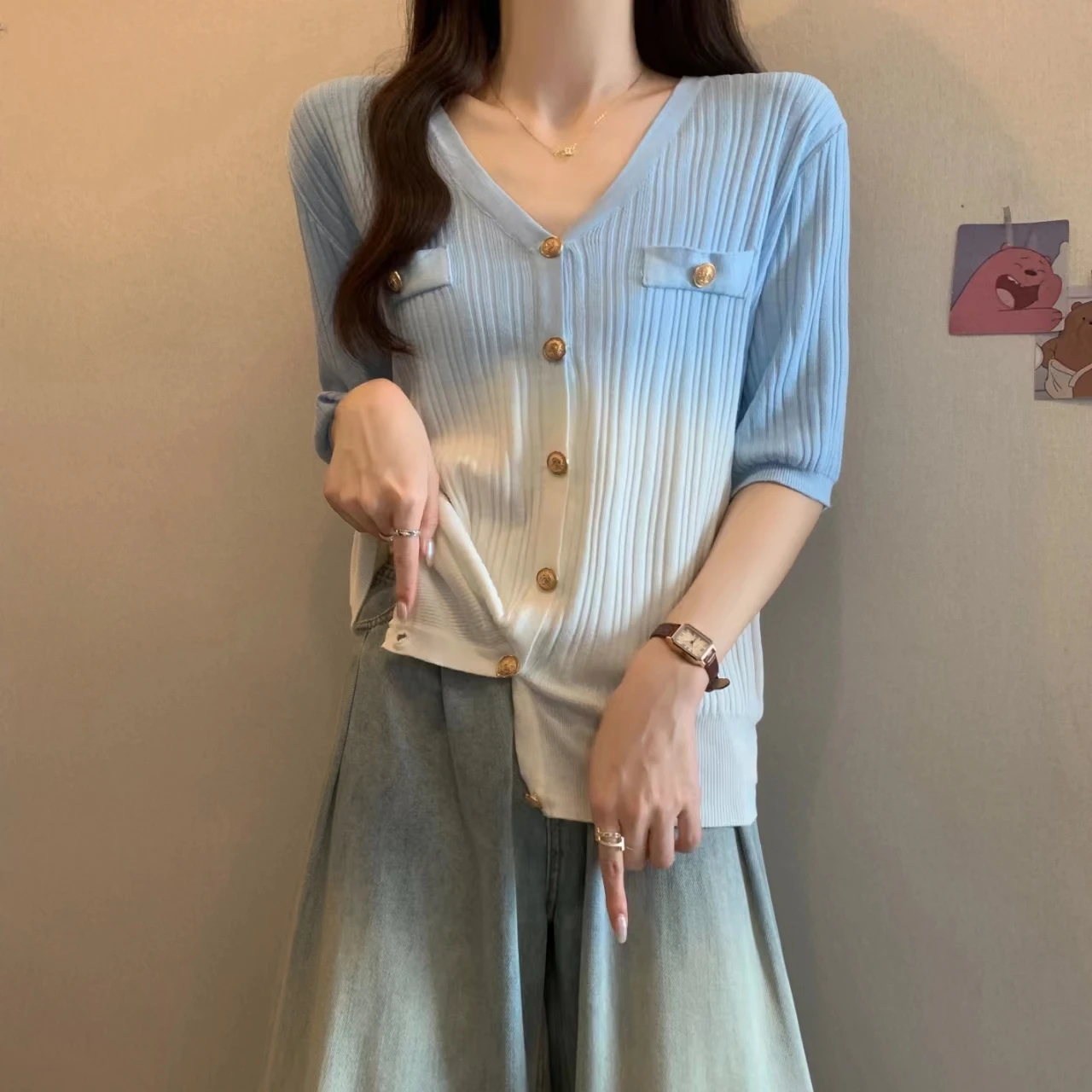 

Large Women's 2024 Gradient Color Thin Knitted Short sleeved T-shirt Summer Loose and Slim V-neck 5/4 Sleeve Top