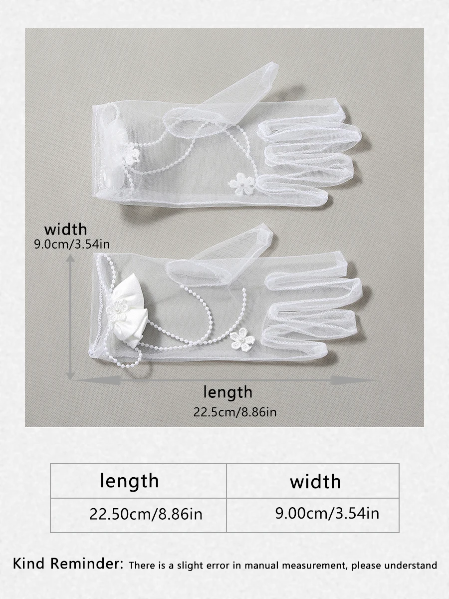 The bride's accessory is a pair of white minimalist flower decorated split finger gloves suitable for women's wedding parties