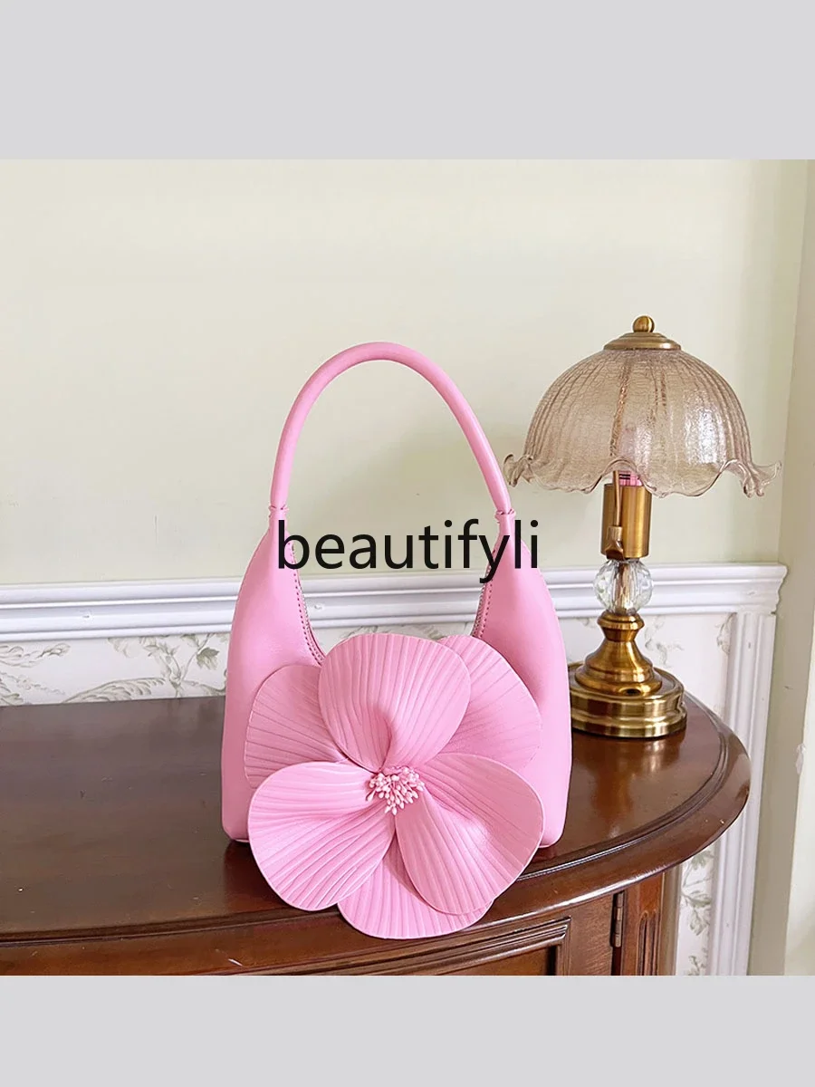 

New Chinese celebrity temperament candy color crescent moon banquet petals clutch messenger bag