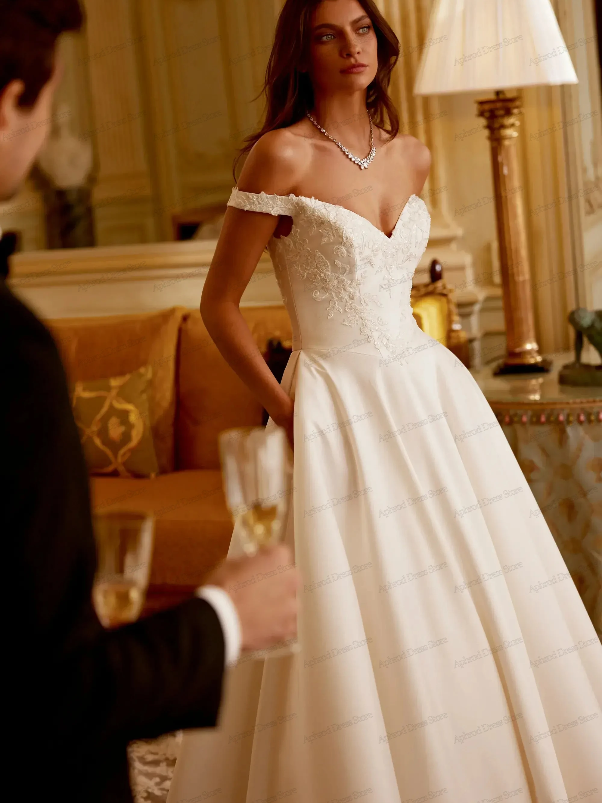 فساتين زفاف ساحرة على شكل حرف A من الساتان زي العرائس دانتيل زينة قبالة الكتف براقة فيستدوس دي نوفيا مخصصة 2026 #4