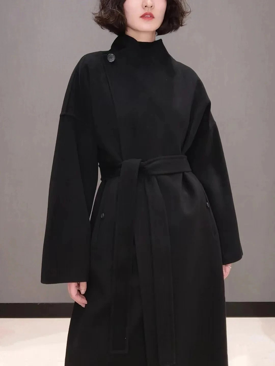 

Ladies Black Medium and Long Wool Double-sided Woolen Mulberry Silk Coat