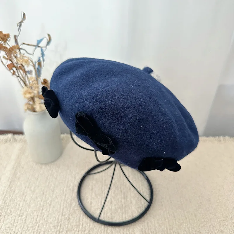 Koreanische Version Wollmischung Süße Baskenmütze für Damen, Herbst- und Winter-Samtschleifendekoration, Elegante Warme Malermütze – Detail 2