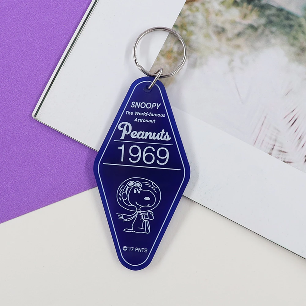 رائد الفضاء العالمي الشهير 1969 النسخة الأمريكية الرجعية موتيل المفاتيح الديكور كلاين الأزرق لطيف الكرتون مفتاح قلادة عصابة