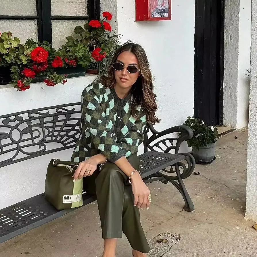 KONDALA 2024 الخريف الشتاء Argyle محبوك النساء البلوزات موضة خمر الخامس الرقبة واحدة الصدر أنيقة السيدات المفتوحة البلوزات