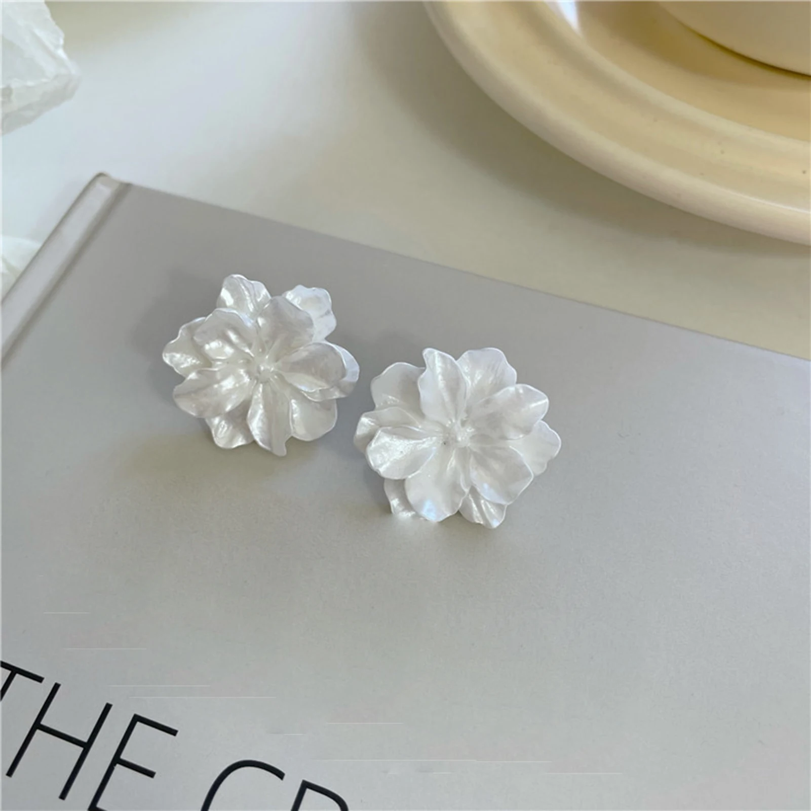 Women Flower Stud Earrings Cute 3D Simulation Flower Statement Stud Earrings for Dating Shopping Outfit Accessory