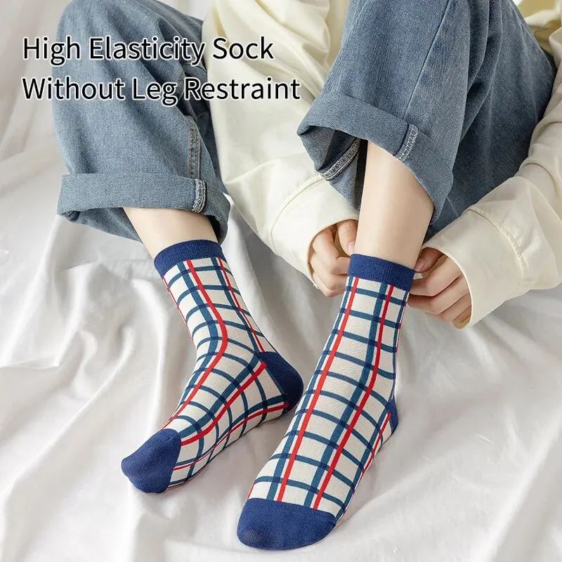 5 Pairs of Women\'s Spring Four-seasons Cute Cartoon Bear Striped Youthful Beautiful Fashionable and CComfortable Mid-calf Socks