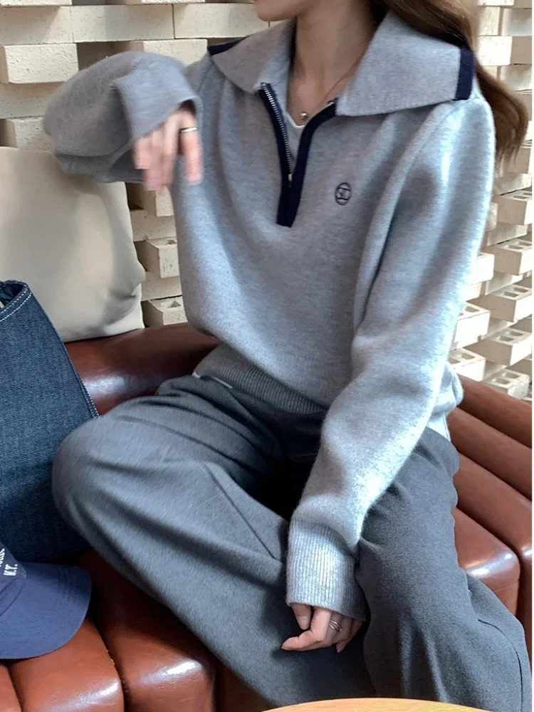 

Осень 2024, новый женский свитер, серый модный повседневный свободный утепленный свитер с лацканами, полумолния, вышитый трикотаж, пуловер