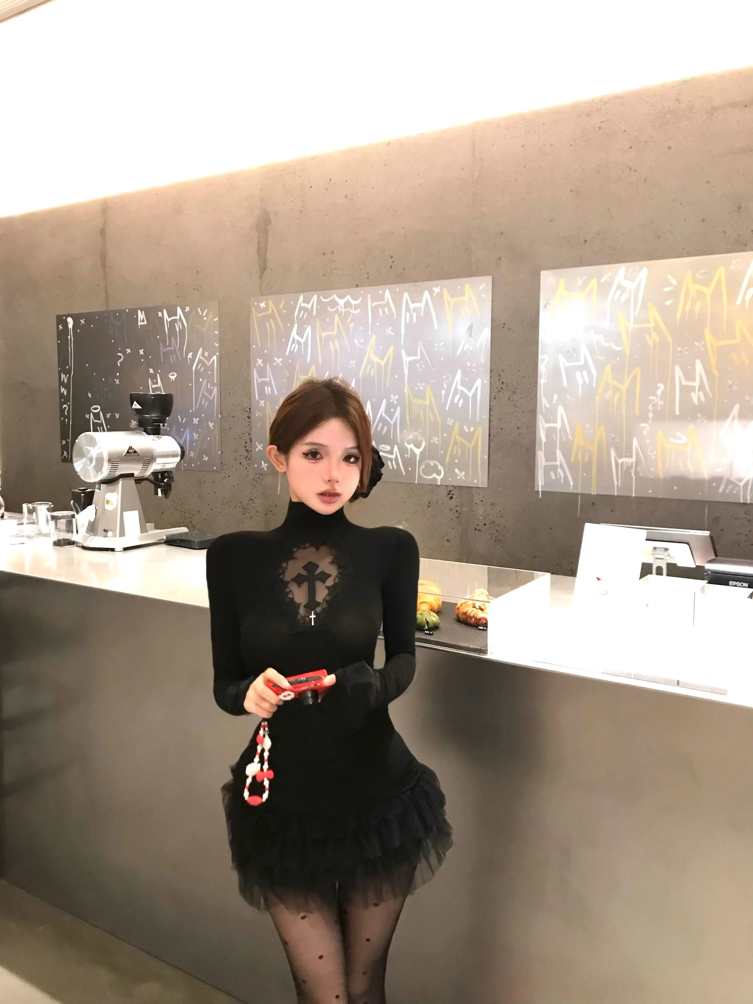 T-shirt à manches longues en dentelle croisée pour femmes, design de printemps, taille serrée, bas noir, haut à col haut