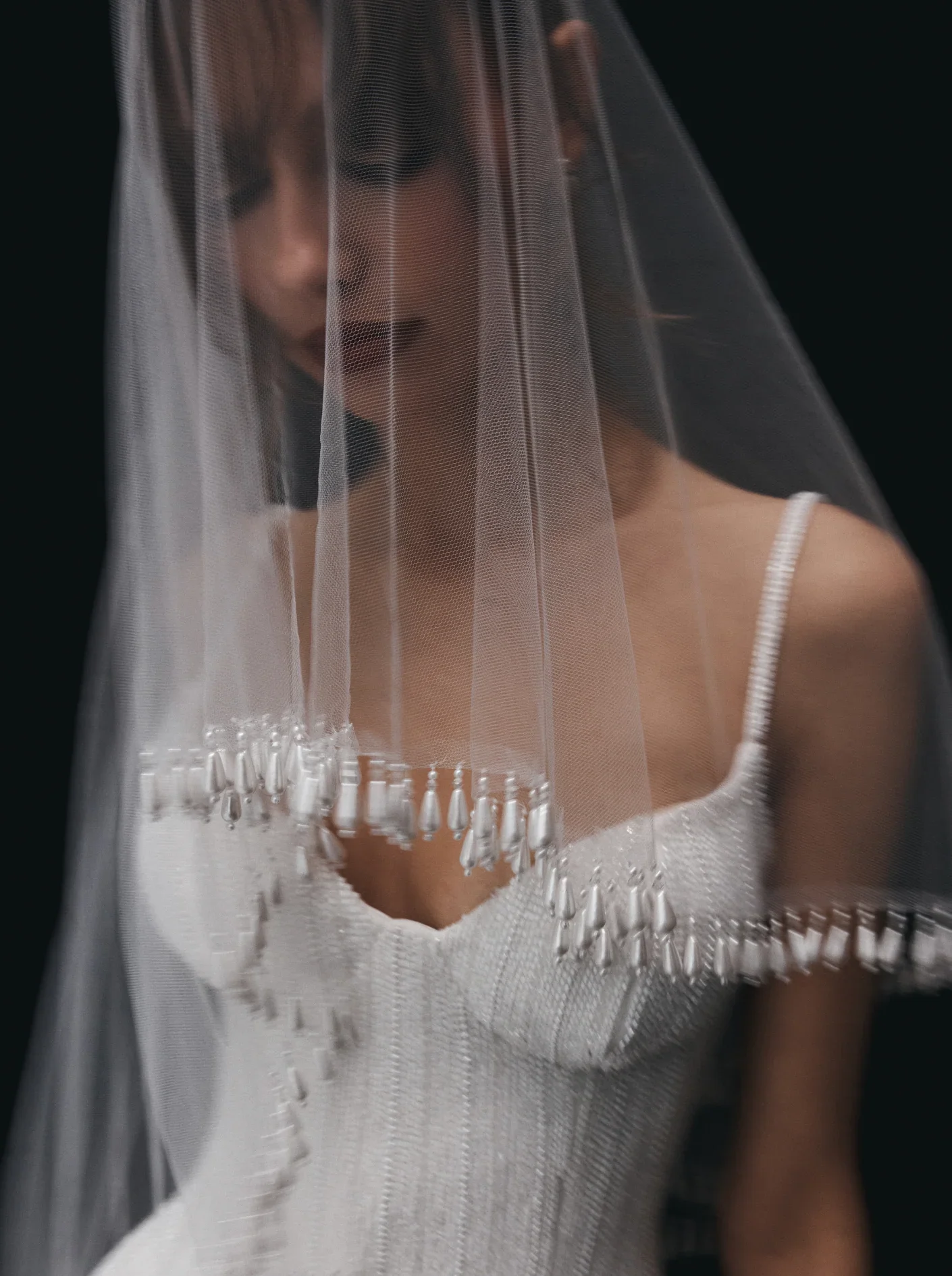 رائع حجاب الزفاف تول مع حافة شرابة اللؤلؤ ، أزياء الزفاف الجديدة أغطية الرأس الحجاب دون مشط DV069