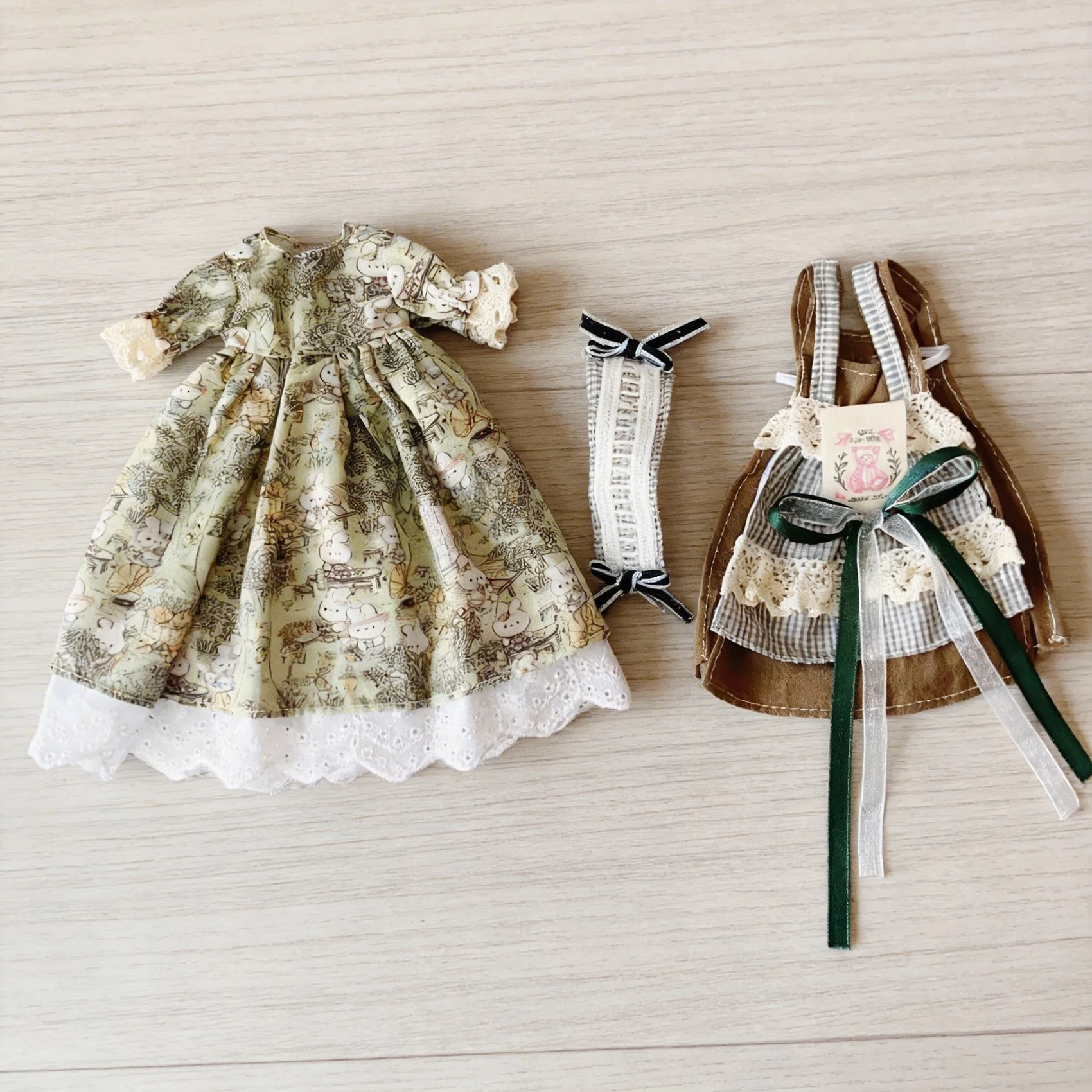 

Платье с принтом кролика, клетчатый фартук, комплект одежды для кукол BJD 30 см (1/6) с кружевной повязкой на голову, милый модный наряд в стиле кавайи и коттеджкор