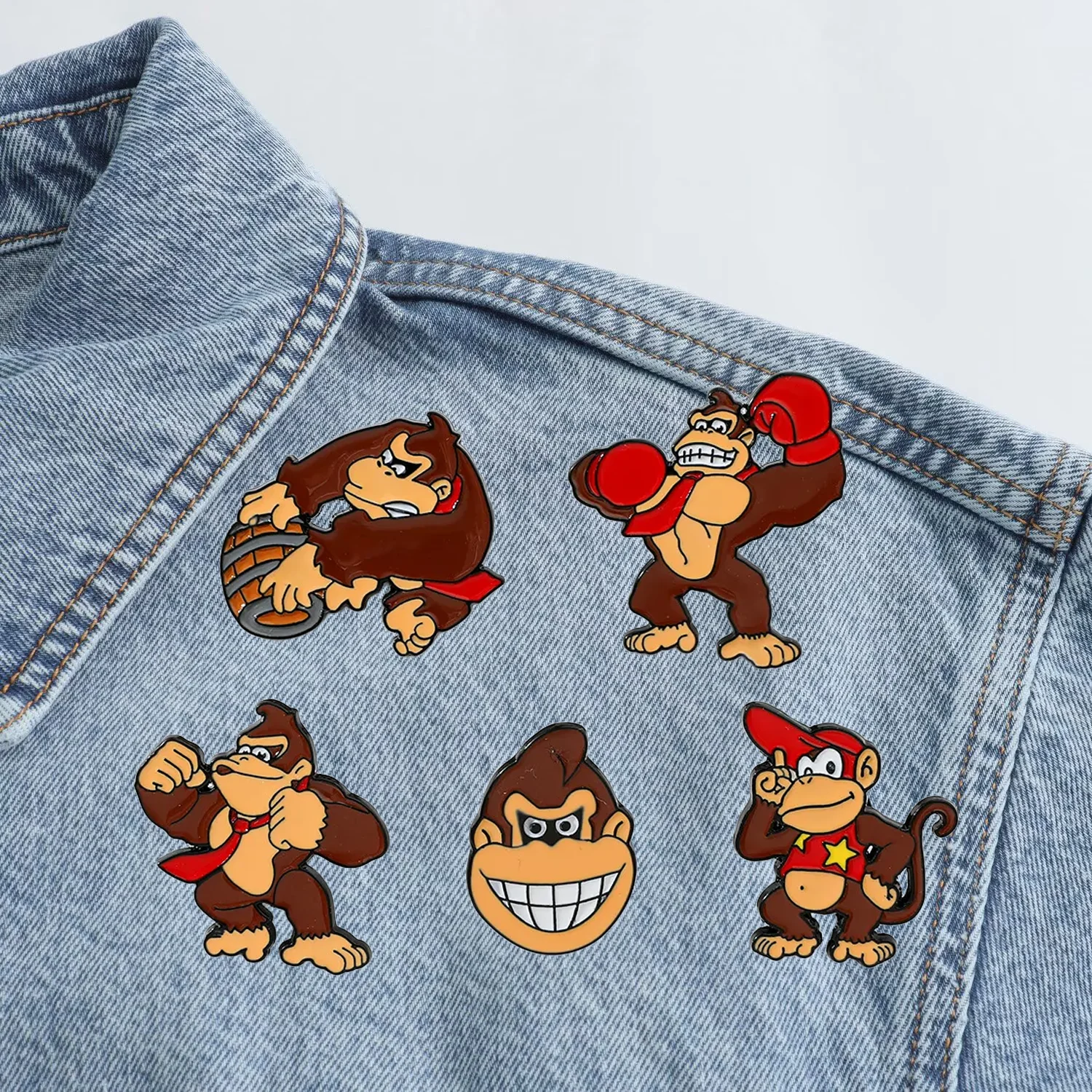 

1 Set Japanese Cartoon Creative Personality Gorilla Fashion Toys Anime Cartoon Frind Alloy Brooch Game Character Metal Badge