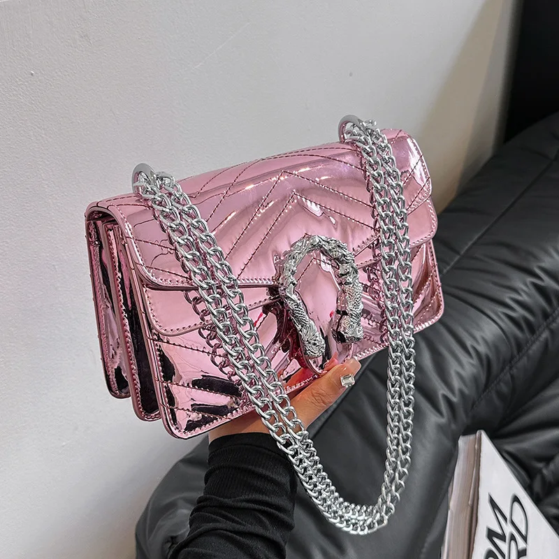 Leichte, luxuriöse, kleine, quadratische Damentasche mit hoher Textur, modisches Kettenschloss, Designer-Unterarm-/Schulter-/Kurier- und Premium-Qualität