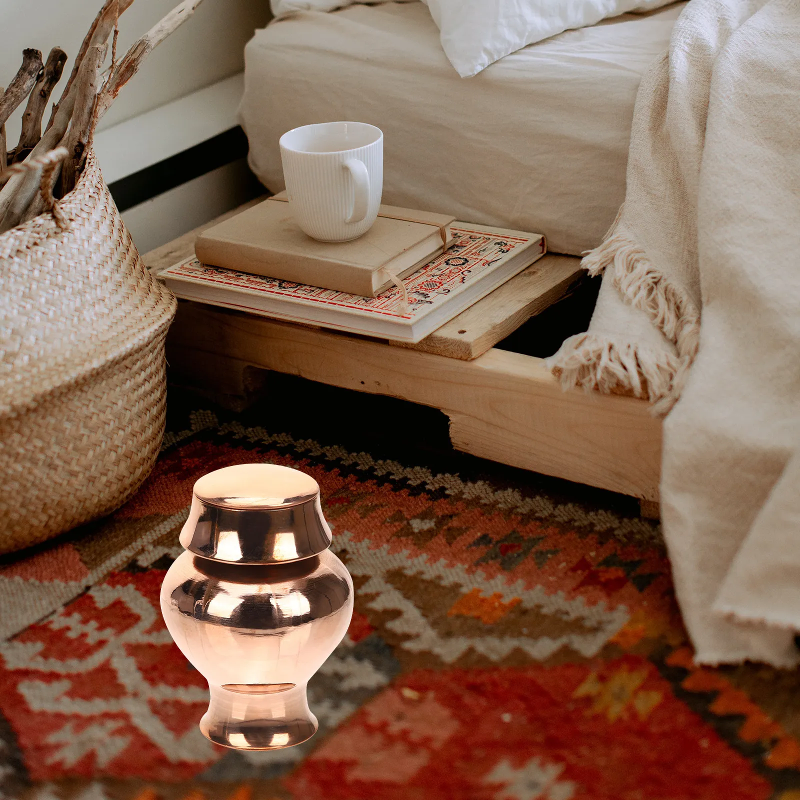 

Brass Buddha Offering Bottle Decor Creative Design Stable Bottom Religious Worship Home Decoration Buddha Offering Bottle Decor