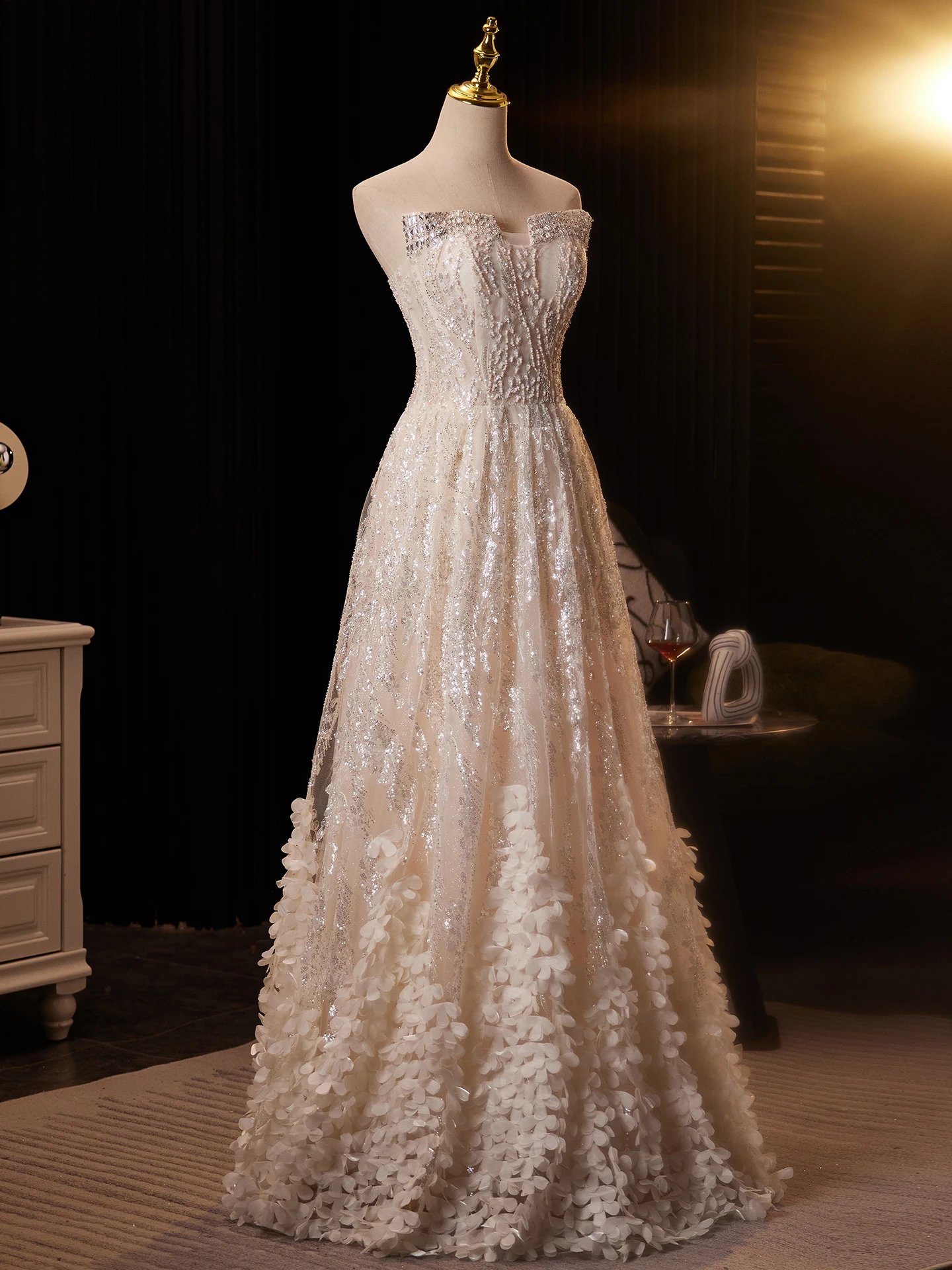 L & P DQL ستوديو فستان سهرة رائع الشمبانيا فساتين لحضور الحفلات الموسيقية بدون حمالات الزهور الصناعية الكبرى الديكور الساطع الترتر فستان الحفلات
